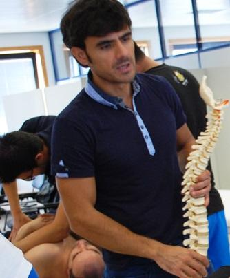 FORMADOR HELDER MONTEIRO Helder Monteiro é fisioterapeuta e a par da sua experiência clínica, tem dedicado parte do seu tempo ao ensino e formação.