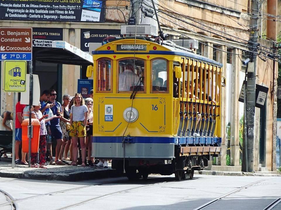 Déjeuner inclus - COLOMBO Après-midi - Visite du quartier de Santa Teresa pour découvrir les escaliers SELARON.