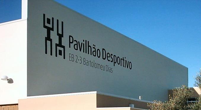 Pavilhão Desportivo da Escola Básica EB 2-3 da Bobadela, PORTUGAL Câmara Municipal de Loures 2005 Pavillon Sportif dans l'école Basique EB 2/3 de