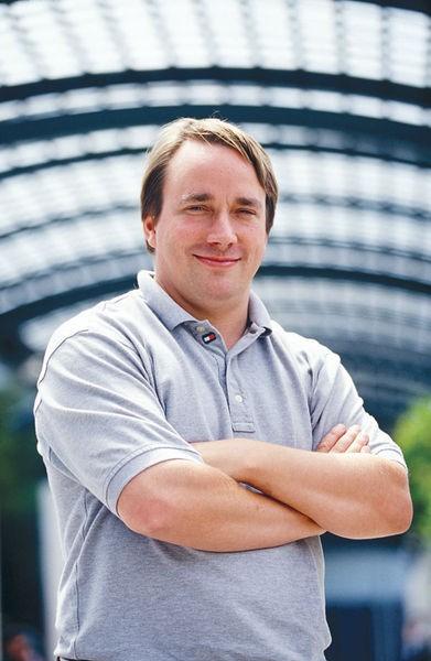 GNU/Linux: Criação Linus Torvalds Estudante finlandês Estudava SOs com