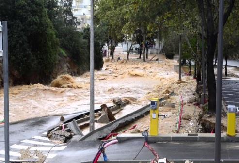 posto de Algoz) Precipitações extremas podem não corresponder à geração de caudais pluviais excecionais uma vez que dependem de vários fatores, tais como as condições antecedentes do solo.