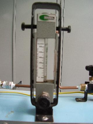 36 3.3.2 A variação do fluxo da mistura gasosa precursora Para realização dos experimentos foi adotada a variação da vazão dos gases precursores em patamares de 40 a 200 sccm, mantendo-se as demais