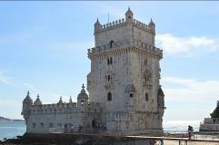 visita da Sé de Lisboa e Castelo de São Jorge. Tempo livre para o almoço.