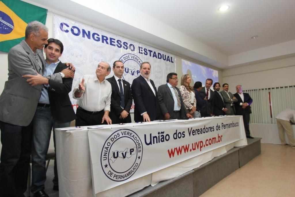 Mesa de abertura do Congresso Após a abertura, teve início a programação das plenárias.