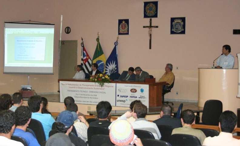 apresentam papel de destaque. Contudo, um estudo sobre planejamento energético, como o implementado pela USP, nunca foi enfocado nas pesquisas da UNESP.