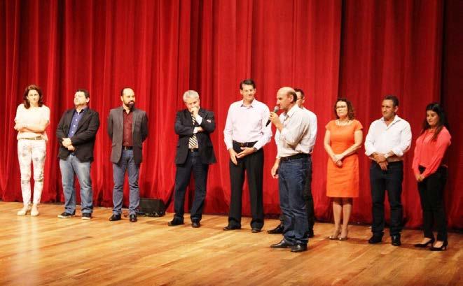 Talento, sensibilidade e emoção marcam a apresentação do projeto de música e dança O Teatro Municipal de Cascavel sediou na