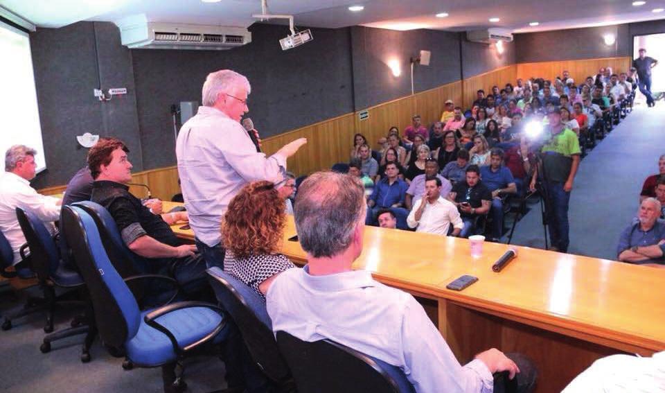 EDUCAÇÃO TECNOLOGIA Rossoni anuncia na Amop licitação para reforma de escolas da região Osecretário-chefe da Casa Civil, Valdir Rossoni, anunciou na tarde do dia 8 de fevereiro, na sede da Amop, que