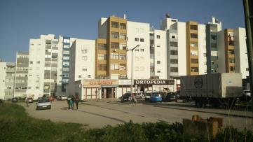 Conjunto de habitações até 10 pisos, em área consolidada, Escola Básica Álvaro Velho e Escola Básica Lavradio n.º 2.