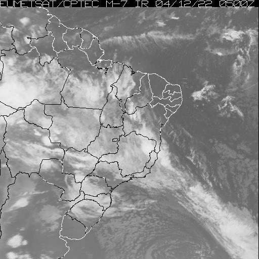 11 (a) (b) (c) (d) Figura 8 (a) Imagem do satélite METEOSAT, canal IR, dia 22/12/2004, 05:00 Z; (b) Linhas de corrente e umidade específica ao nível de 850 hpa média entre 20/12 às 00Z e