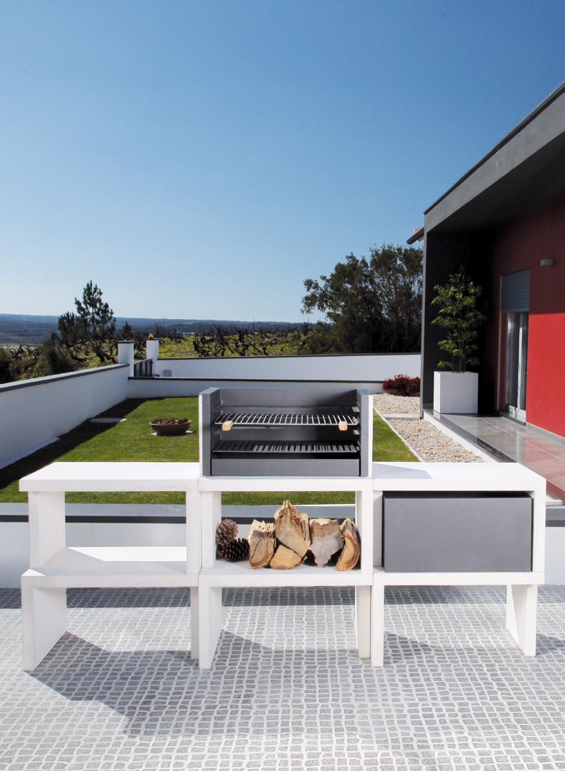 With a contemporary design, the IV barbecues are distinguished by their functionality and ease of assembly.