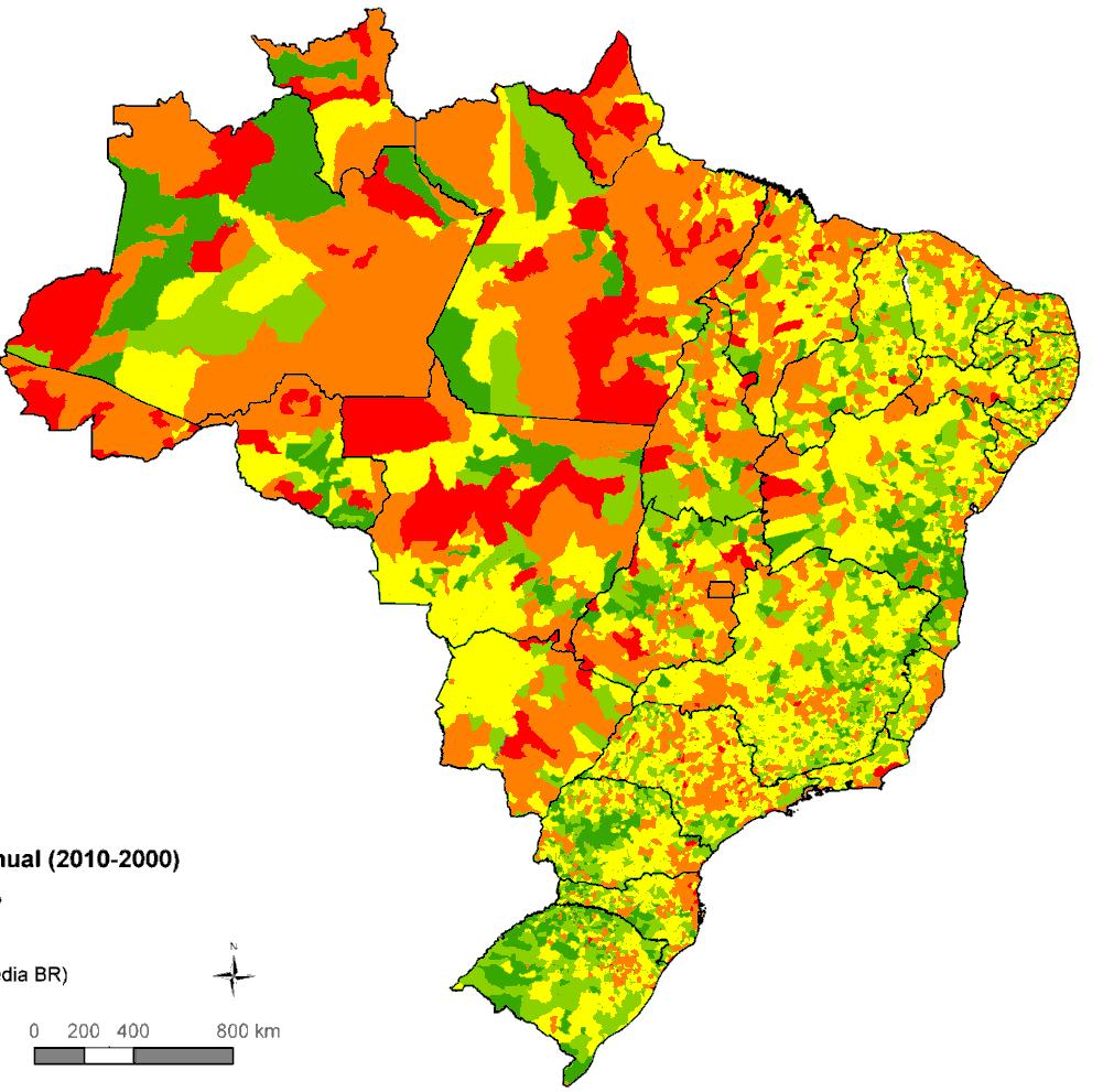 População brasileira Essencialmente urbana 2010-84,4% do total 161 milhões de habitantes Crescimento decrescente em termos relativos nas últimas décadas