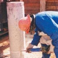 A foto ao lado mostra-nos uma emenda de duas estacas através de soldagem.