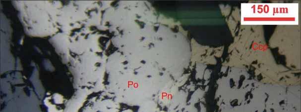 meio a massa sulfetada composta por pirrotita