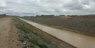 RESULTADOS E DISCUSSÃO Um ambiente degradado pode tornar-se desertificado, isto é, perder a capacidade de retenção da água e de nutrientes, indispensável ao desenvolvimento da vegetação, com a