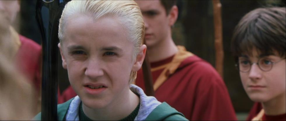 talento para jogar.  Imagem 14: Draco chama Hermione de sangue ruim.