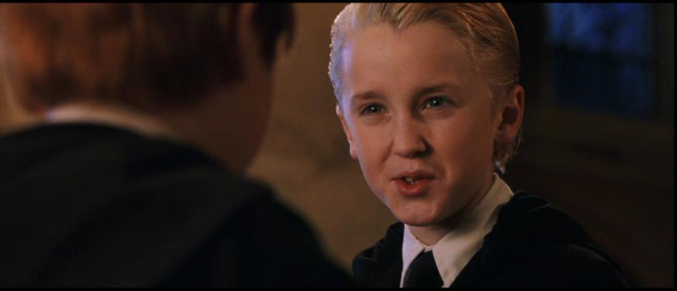 Imagem 4: Draco se dirige a Rony com desdém, após a risada deste.