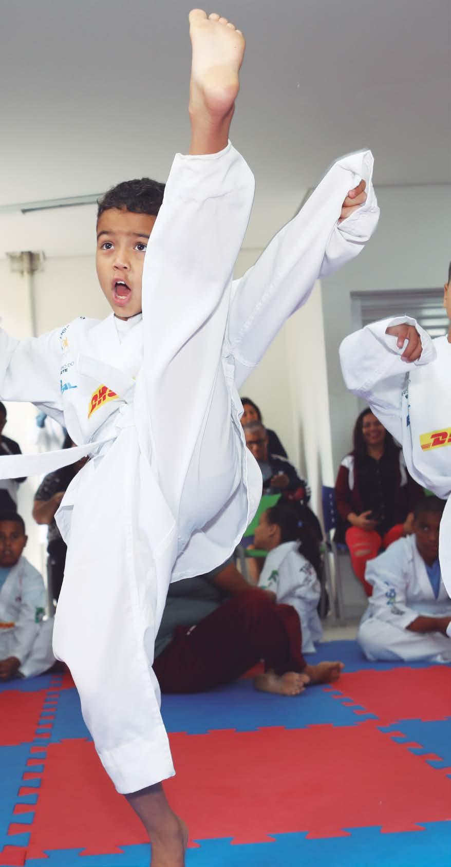 TAEKWONDO KIDS IV Superações e Desafios Dentro da perspectiva do desenvolvimento da coordenação motora e da metodologia aplicada nas propostas para atendimento dessas crianças tivemos que adaptar as