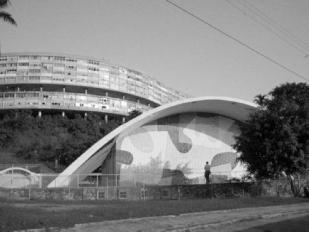 defendido por Le Corbusier, que afirmava que o essencial de uma obra arquitetônica 3 está em sua implantação.