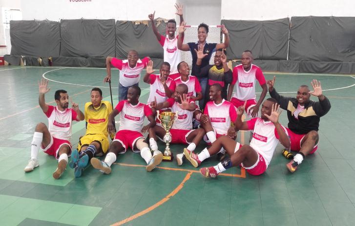 Participantes a I Sessão Extraordinária do Conselho Nacional do SNEB MILLENNIUM BIM VENCE A SUPER TAÇA LIGA BANCÁRIA DE FUTSAL A equipa do Millennium Bim sagrou-se vencedora da Super Taça Bancária de