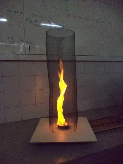 170 FEIRA DE CIÊNCIAS - TORNADO DE FOGO Pedro Goulart Este experimento foi apresentado durante a Feira de Ciências realizada na Escola XV de Novembro, com alguns alunos da turma 1ºC (1º ano do Ensino