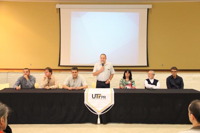 Comissão de elaboração do sistema de métricas docentes realiza audiência no Câmpus Ponta Grossa Na segunda-feira, dia 06 de abril, foi realizado no Câmpus Ponta Grossa da UTFPR, a audiência pública