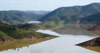 produção de água para consumo humano; A decisão de construção da barragem de Odelouca foi a solução que