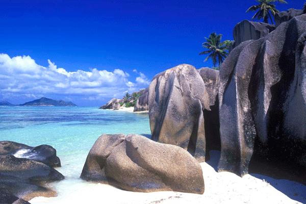 Mahé Sul, por outro lado, apresenta um aspecto maravilhosamente pastoral e é lar de algumas das mais bonitas praias e vilas da ilha também,