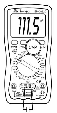 MEDINDO CAPACITÂNCIA Posicione a chave rotativa em umas das faixas F (20nF, 200nF, 2μF, 20μF ou 200μF).