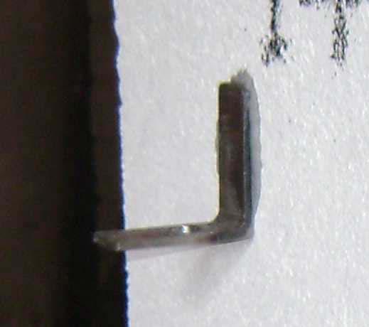 metálicas em formato de L com 6 cm de altura por 2 cm de largura (ver Figura 3.29 e Figura 3.30) que serviram como base de apoio dos deflectômetros.