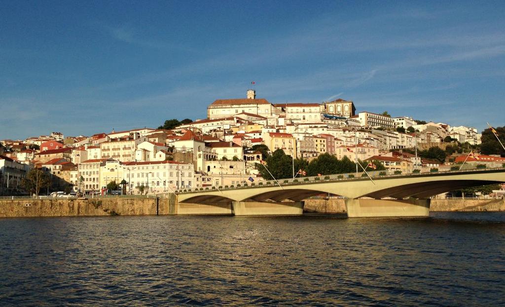 Sé Velha, o Museu Machado de Castro, o Jardim Botânico, o Penedo da Saudade, o Mosteiro de Santa Clara,