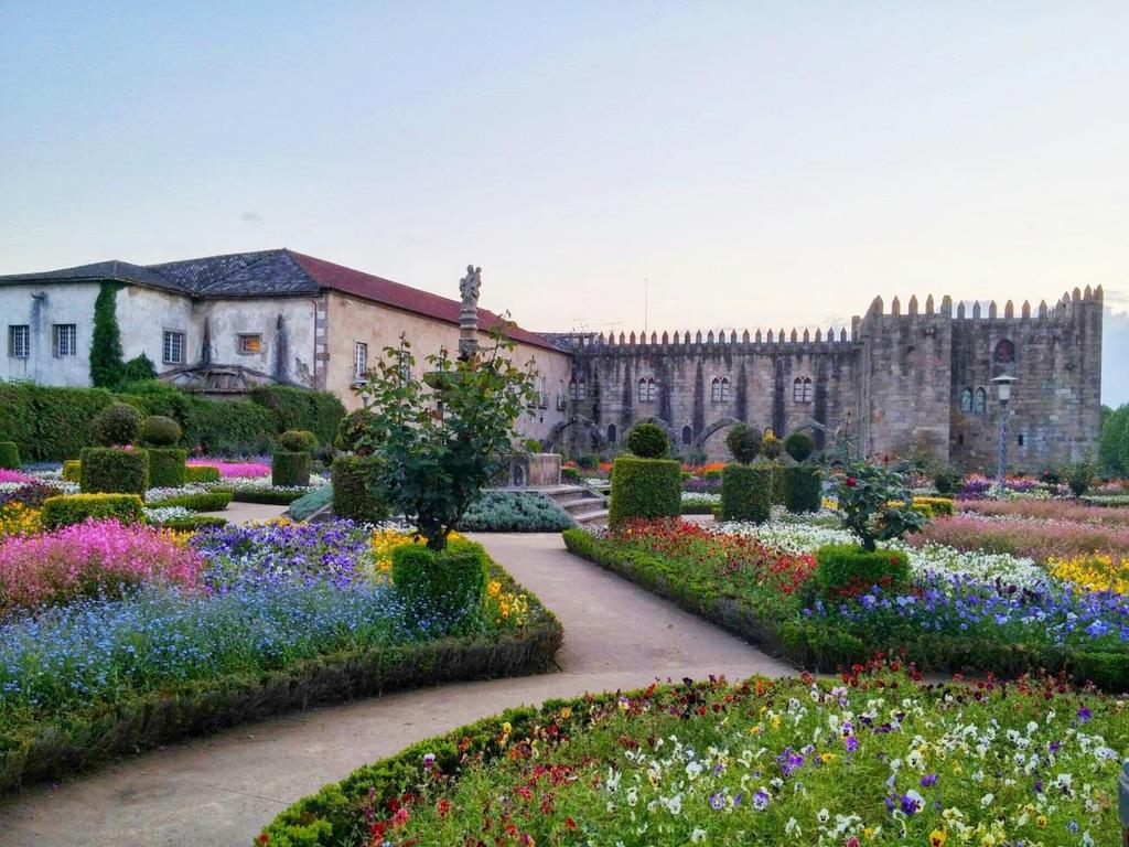 Jardim de Santa Bárbara - Braga Com alimentação em Braga nunca gastava muito, pois já que almoçava na cantina não necessitava de grandes compras em supermercados.