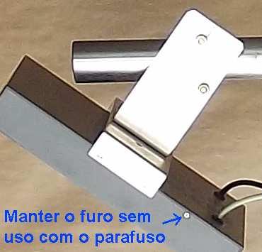 c) Fixação do Leitor na Parede 4