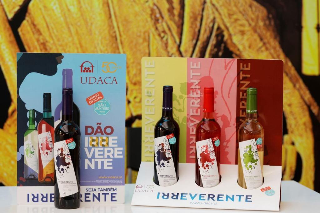 - Branding em toda a comunicação do evento com a referência Vinho Oficial ; - Representação obrigatória em todos os