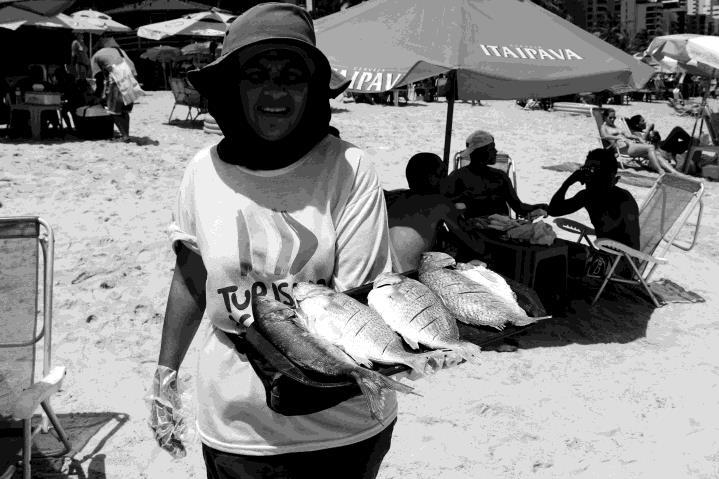 Figura 3 - Peixe fresquinho e saboroso (Foto: Marcela Maranhão) No ensaio houve a intenção de capturar ao máximo a espontaneidade daqueles que estavam sendo fotografados, explorando ângulos e