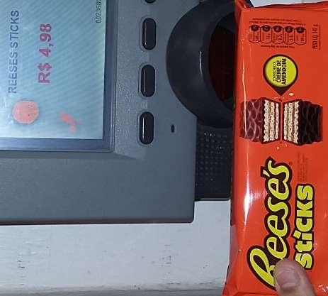 Promoção Empresa : Hersheys Marca : Reeses Produto : Wafer Coberto com chocolate Categoria : Biscoitos Guardiã : Riquel / Moisés / Jean Filial : Porto Alegre O que podemos fazer?