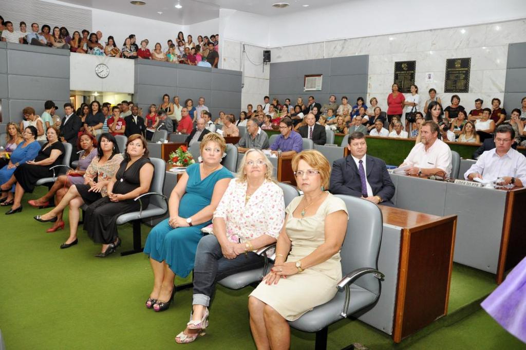 Câmara entrega prêmio Picucha Milanez Com o plenário lotado e em clima de emoção, nove mulheres canoenses foram agraciadas com o prêmio Picucha Milanez, na sessão desta quinta-feira, 8.