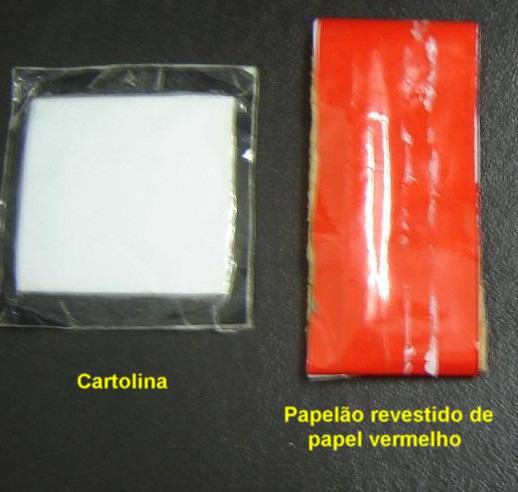 26 Figura 9: Fotografia de alguns dos materiais utilizados. Da esquerda para a direita: cartolina, papelão revestido de papel vermelho, arame, papelão em formato quadrangular.