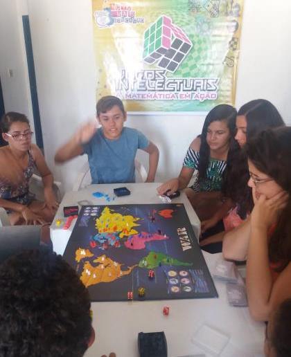 jogo de tabuleiro e foi a atividade que os alunos mais se motivaram a aprender e participar.