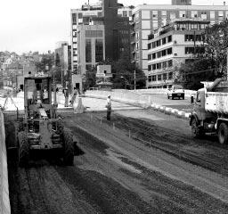 do viaduto do cruzamento das avenidas Carlos Gomes e Nilo Peçanha, obra da 3.ª Perimetral. Assim, começa uma das últimas etapas para a entrega do complexo viário inteiramente concluído.