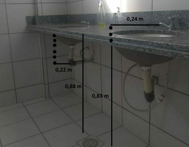 Figura 14 Lavatórios dos banheiros. Fonte: Dados da pesquisa, 2018. Os lavatórios presentes nos banheiros são embutidos em uma bancada de granito.