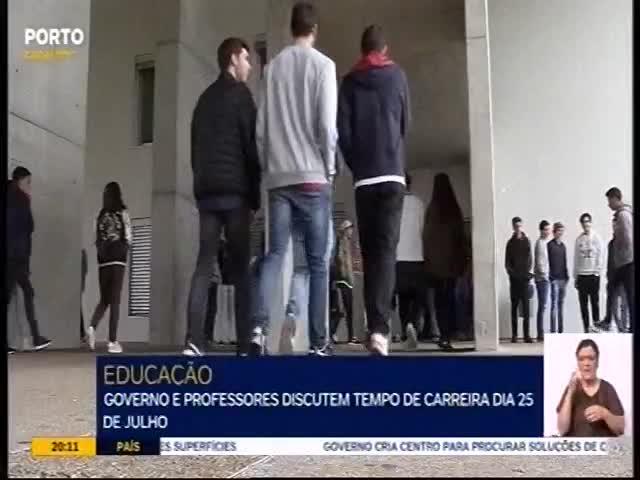 A13 Porto Canal Duração: 00:00:29 OCS: Porto Canal - Jornal Diário ID: 75962856 19-07-2018 20:11 Governo e professores