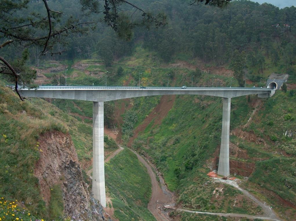 ER101 Calheta - Prazeres - Raposeira, Ilha da Madeira, PORTUGAL Secretaria Regional do Equipamento Social e Transportes Ponte da Velha com 82 m Ponte do Paul com 170 m Ponte do Coelho com 87 m Ponte