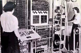 Computação Figura: Colossus: Primeiro computador baseado em uma Máquina de Turing.