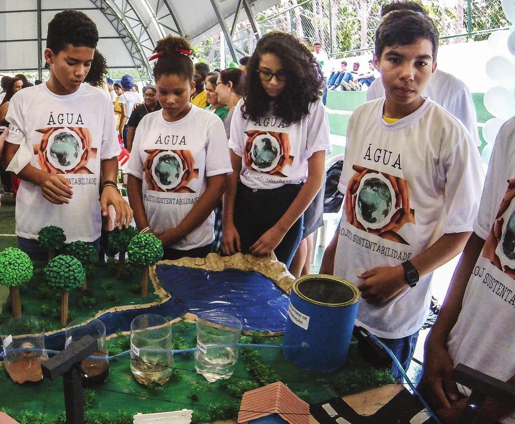 EDUCAÇÃO 13 REALIZADA A I FEIRA DE CIÊNCIAS Escolas do município participam em peso da primeira edição do evento.