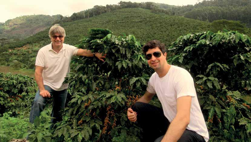 Cafezais das Montanhas do Espírito Santo, 2015 Na foto: Ricardo e Victor Tristão a posição de destaque no mercado internacional do café.