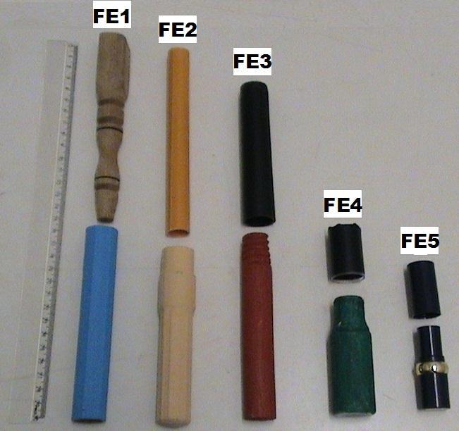 29 Foram utilizadas cinco diferentes ferramentas constituídas de duas partes encaixáveis, em materiais de plástico e madeira (Figura 6) para a realização da Etapa 3, o treino da habilidade de