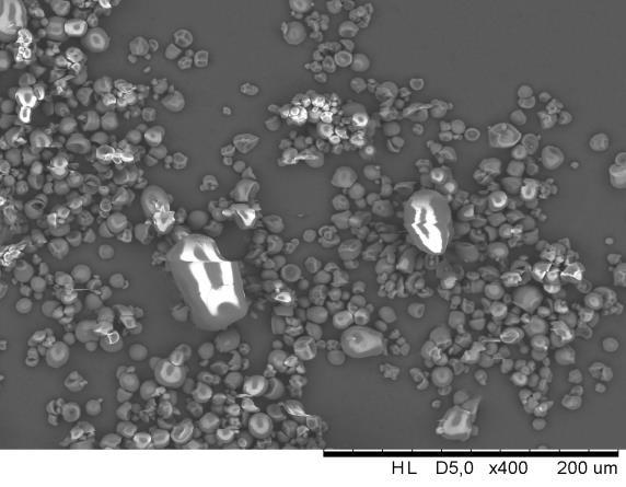 33 5.3 Microscopia Eletrônica de Varredura (MEV) Os grânulos de amido puro se apresentaram na forma próxima à esférica, conforme apresentado nas figuras 6 e 7.