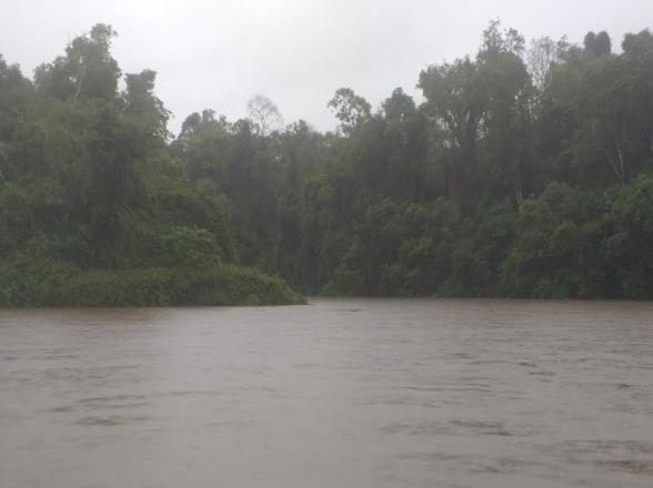Figura 47: Foz do rio Floriano cheio (Trecho 1) durante a primeira campanha de campo da UHE Baixo Iguaçu. Outubro/Novembro de 2017.