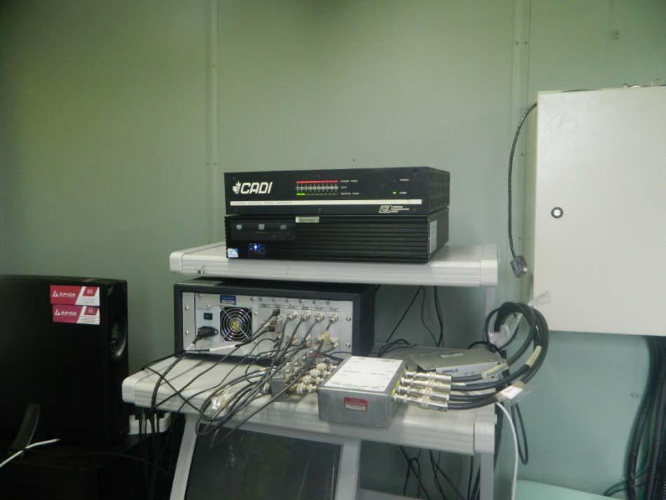 52 Figura 12 Sistema de transmissão e recepção da Ionossonda digital do tipo CADI instalado na Universidade do Vale do Paraíba
