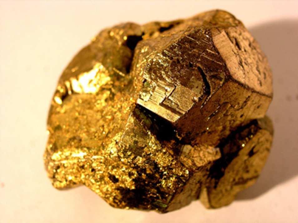 Elementos Nativos: são minerais que possuem somente